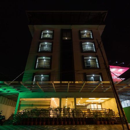 Hotel Garden Inn Kochi Екстер'єр фото