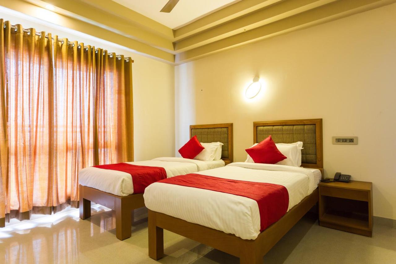 Hotel Garden Inn Kochi Екстер'єр фото