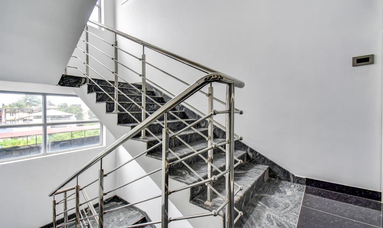 Hotel Garden Inn Kochi Екстер'єр фото