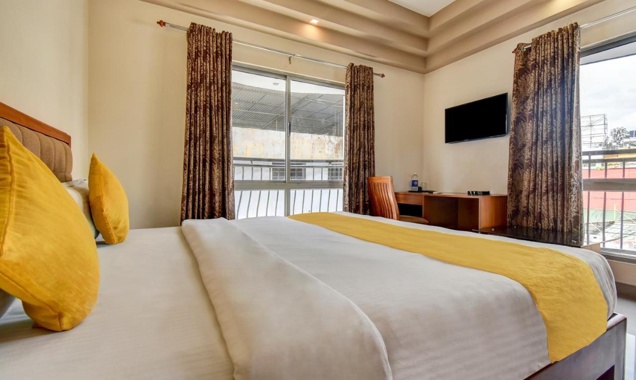 Hotel Garden Inn Kochi Екстер'єр фото