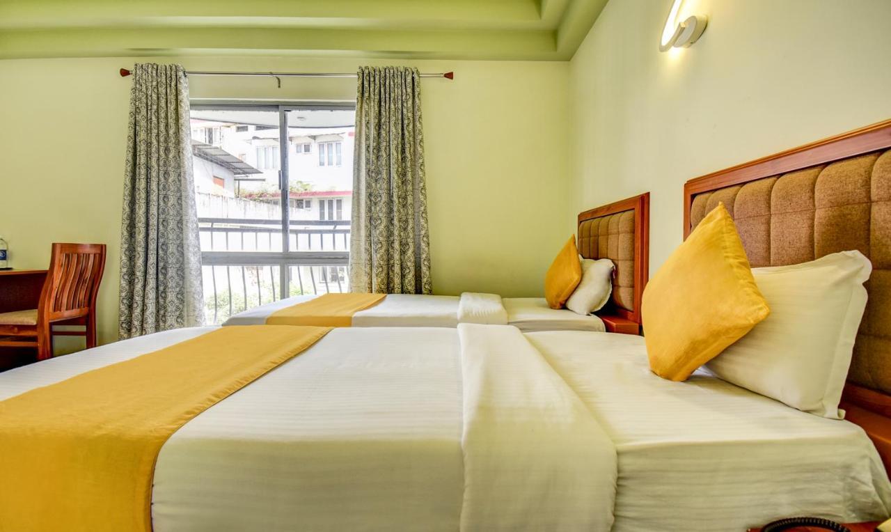 Hotel Garden Inn Kochi Екстер'єр фото