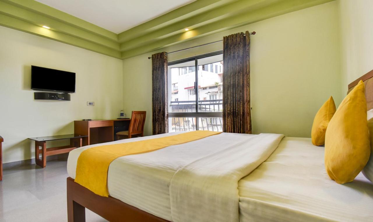 Hotel Garden Inn Kochi Екстер'єр фото